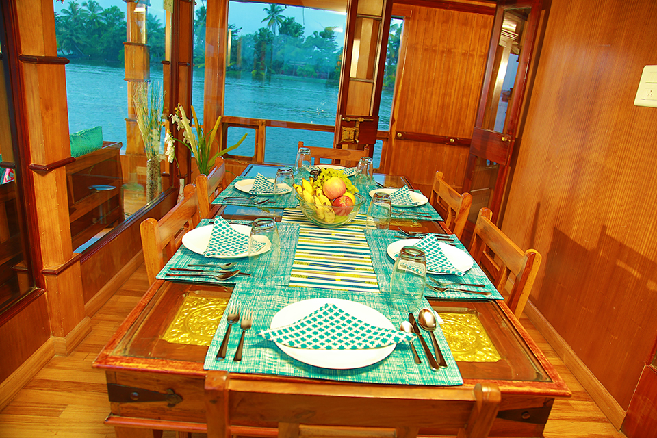 Houseboat Image 3